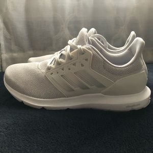 Woman’s sneakers (Adidas Cloud foam)